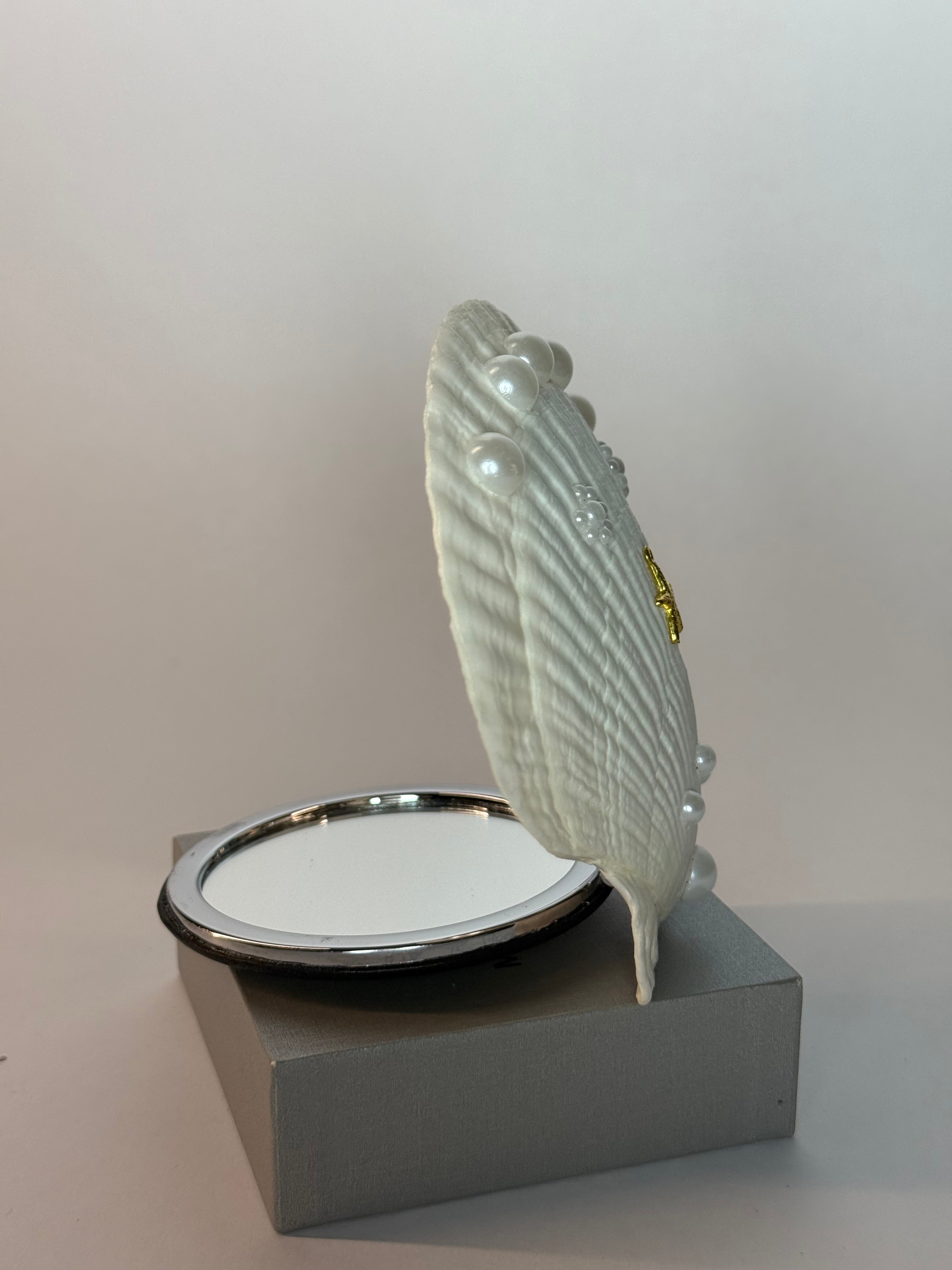 Azoria – Seashell Mirror