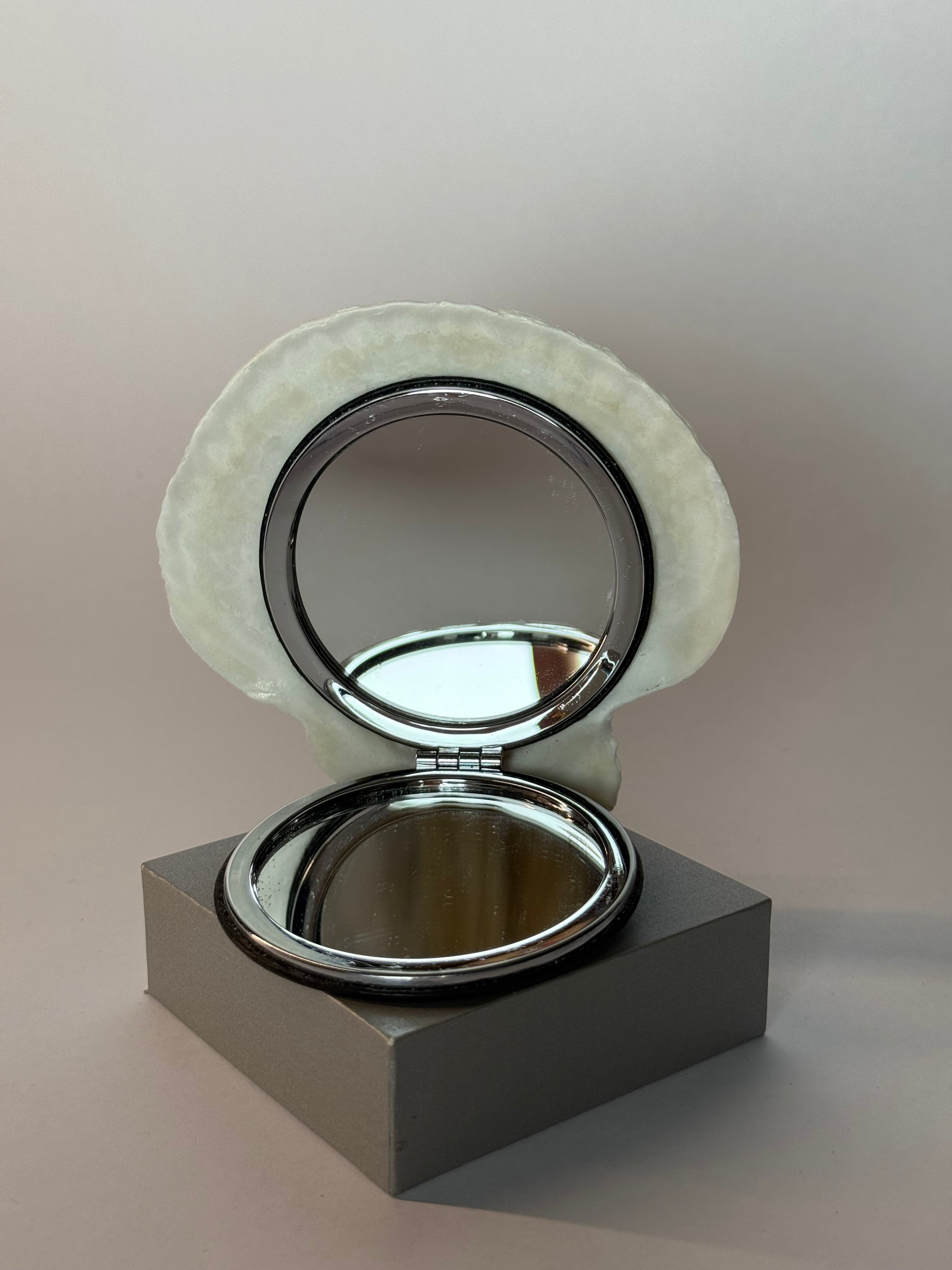 Azoria – Seashell Mirror