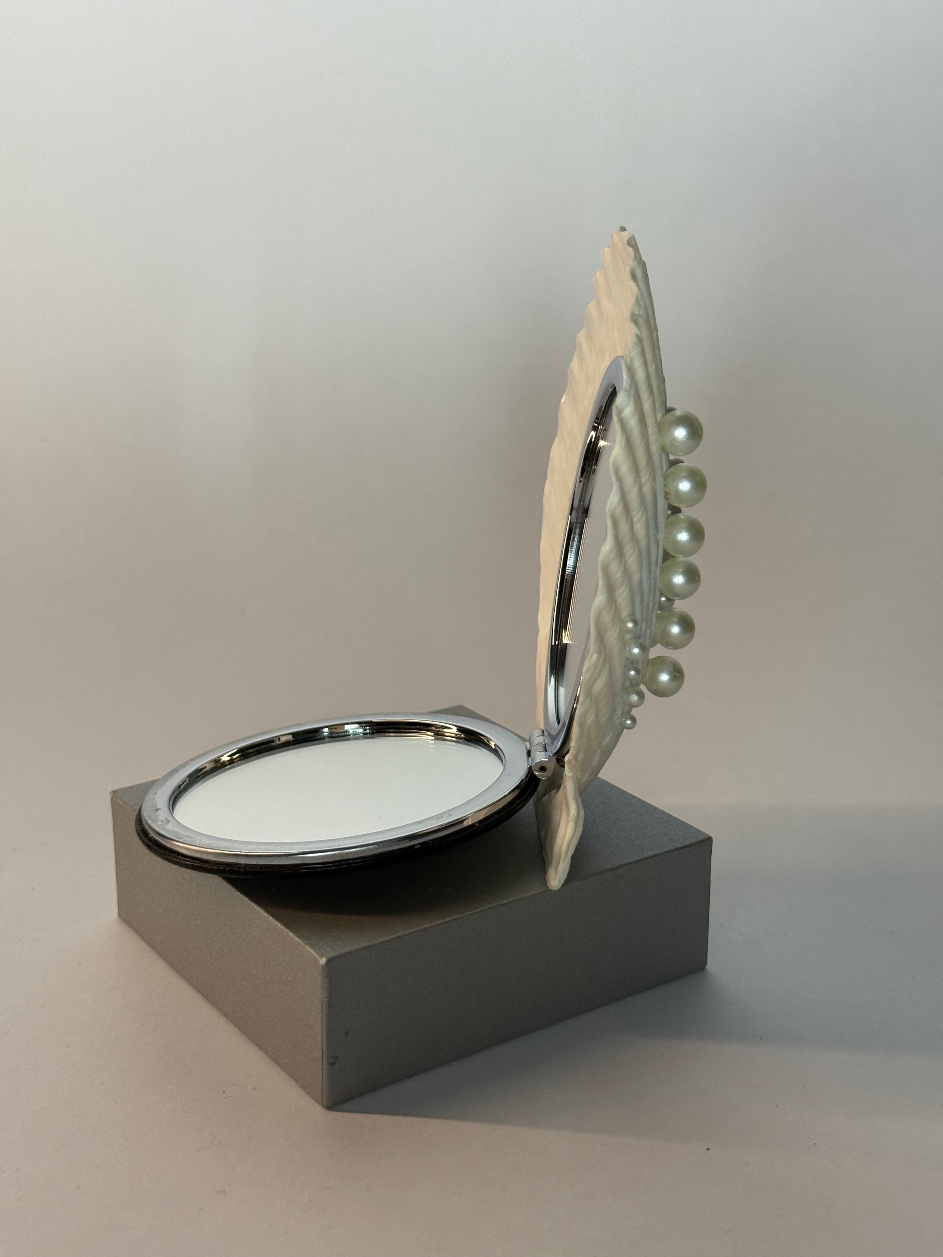 Azoria - Shell Mirror