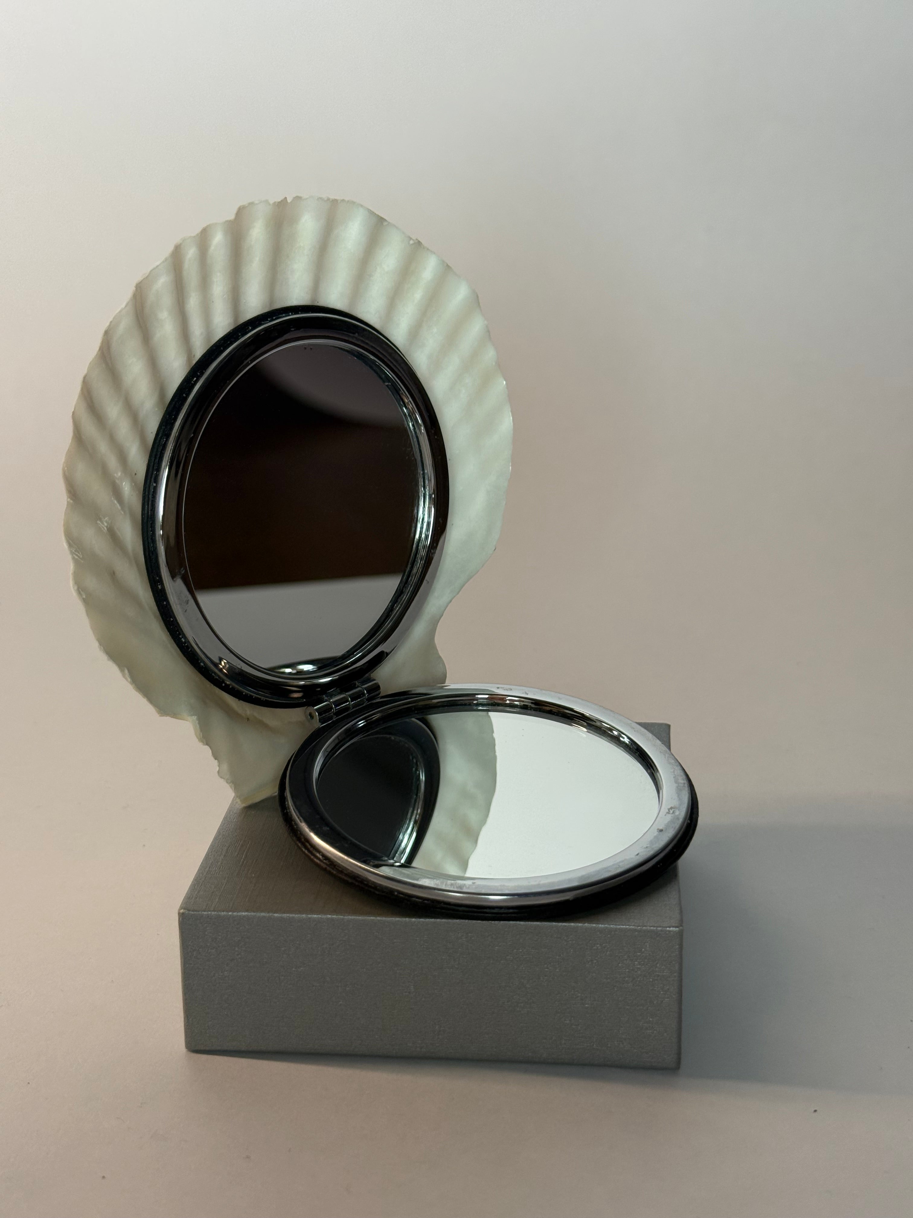 Azoria - Shell Mirror
