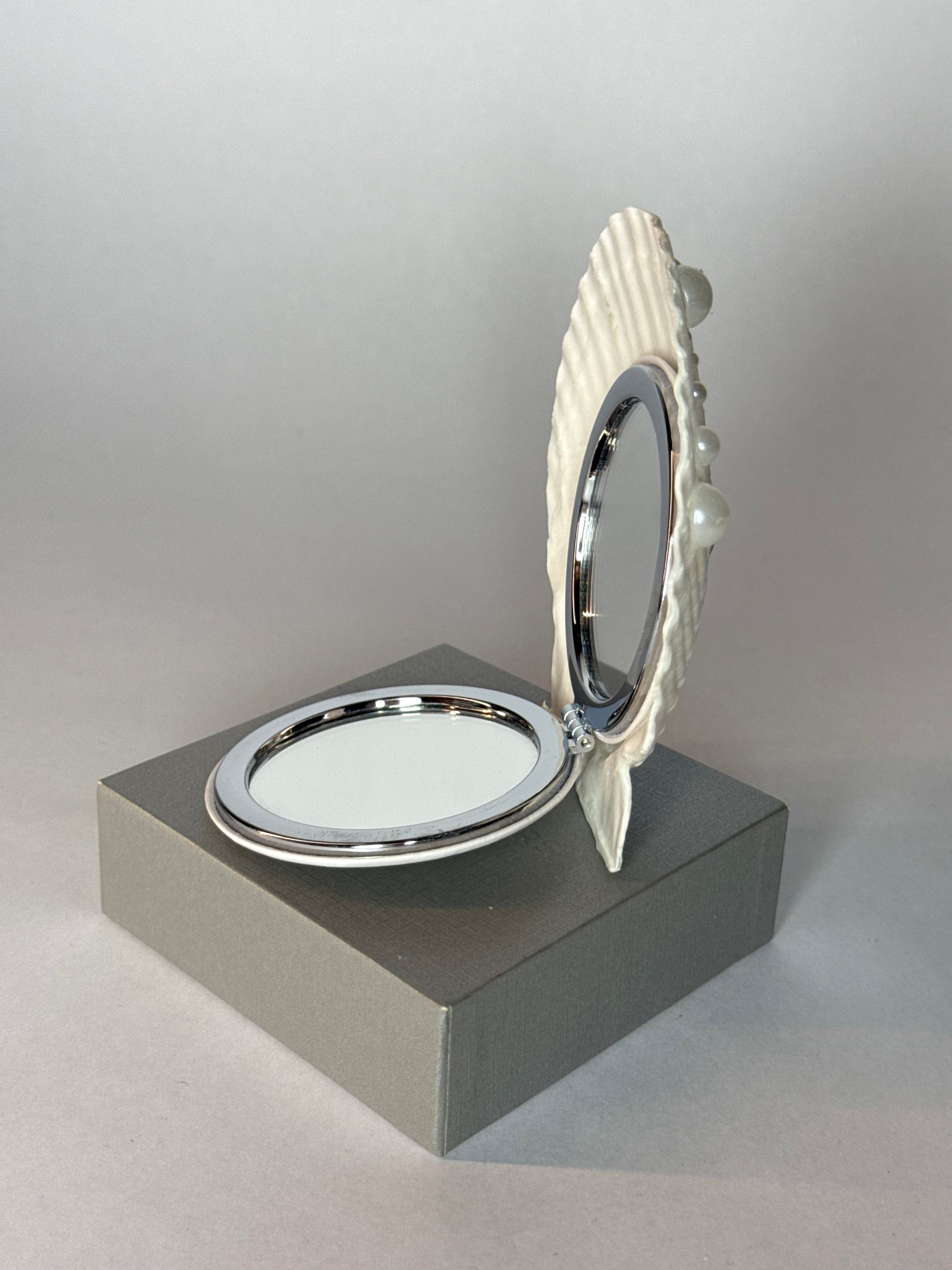 Azoria – Seashell Mirror