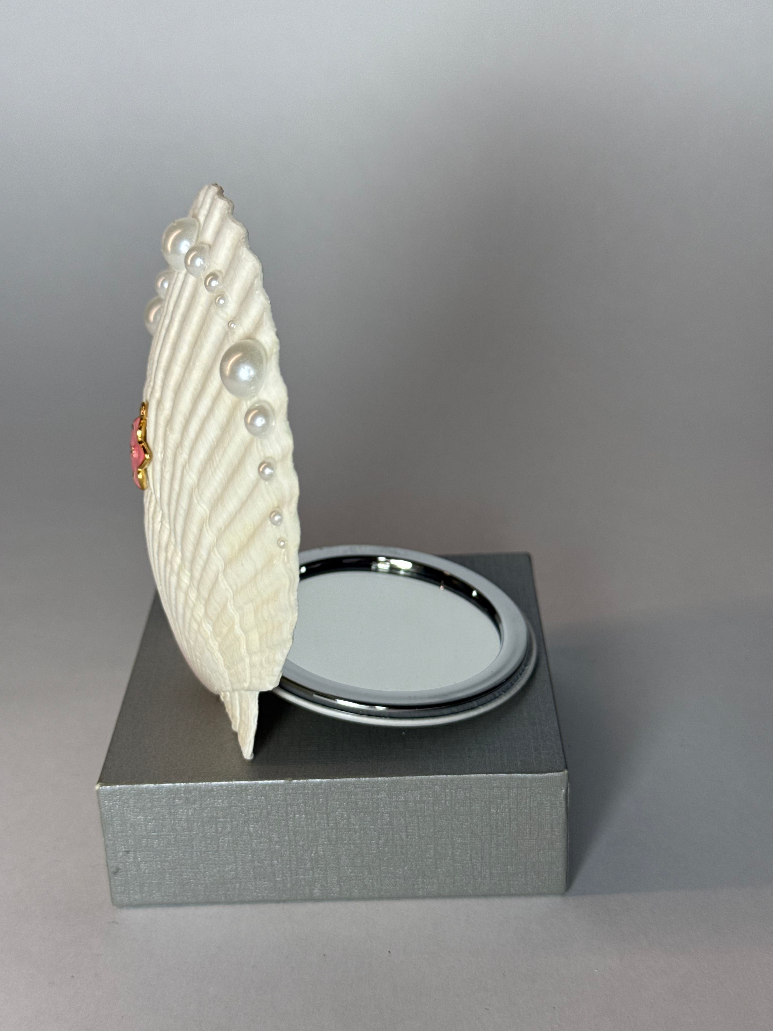 Azoria – Seashell Mirror