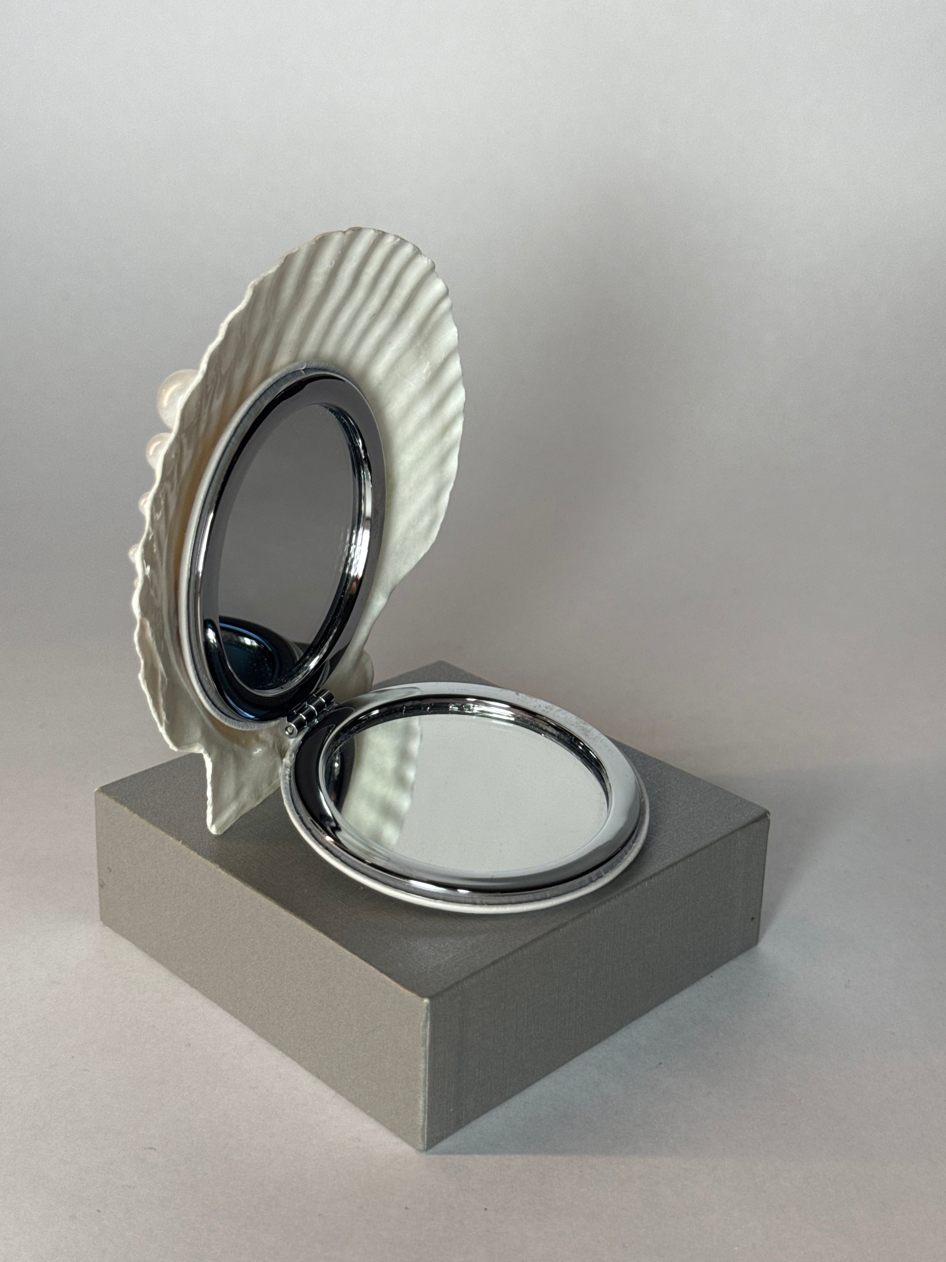Azoria – Seashell Mirror